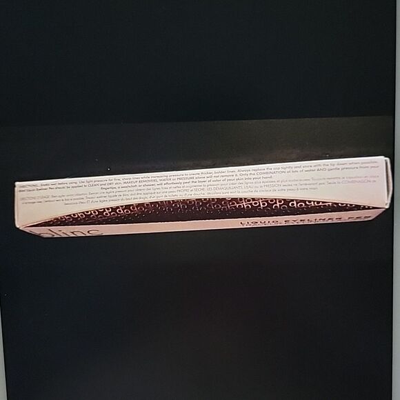 New Blinc Liquid Eyeliner Pen in Soft Black Tubing Water-Resistant Eyeliner - Picture 6 of 11